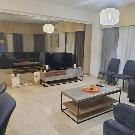 3 Bedroom Flat Near Center Apartament Nicosia