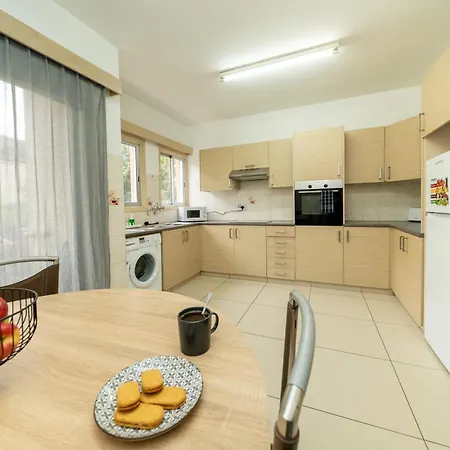 3 Bedroom Flat Near Center Apartament Nicosia