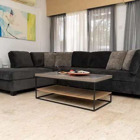 3 Bedroom Flat Near Center Apartament Nicosia
