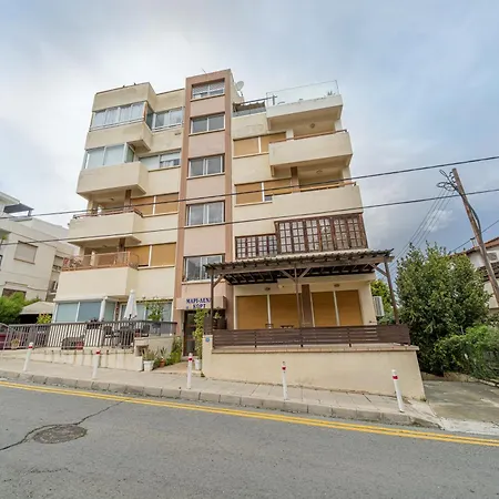 3 Bedroom Flat Near Center *