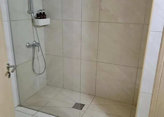 Apartment 3 Bedroom Flat Near Center *